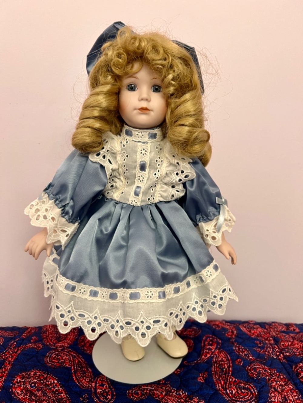 Vintage Heritage Mint porcelain doll "Lauren" from the Westminster collection